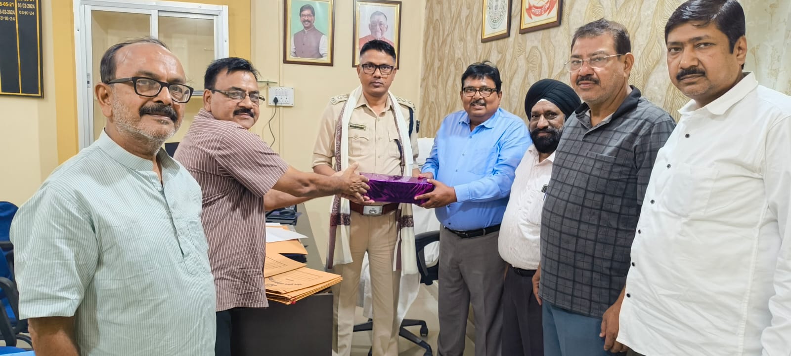 सिंदरी चैंबर के प्रतिनिधिमंडल ने नवपदस्थापित एसडीपीओ का किया स्वागत