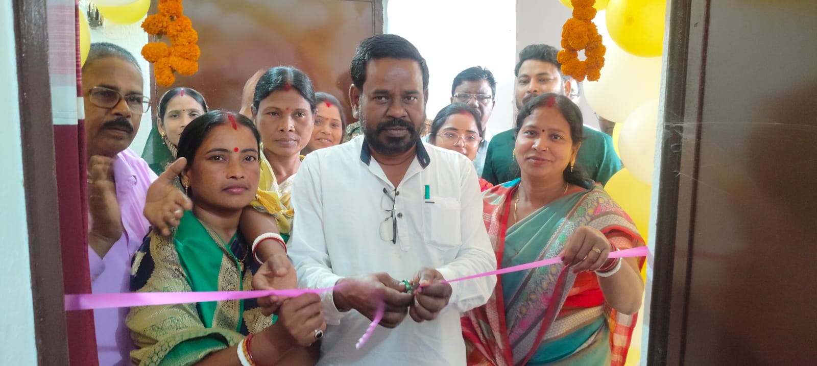पलानी में विधायक चन्द्रदेव महतो ने किया ज्ञान केन्द्र का उद्घाटन