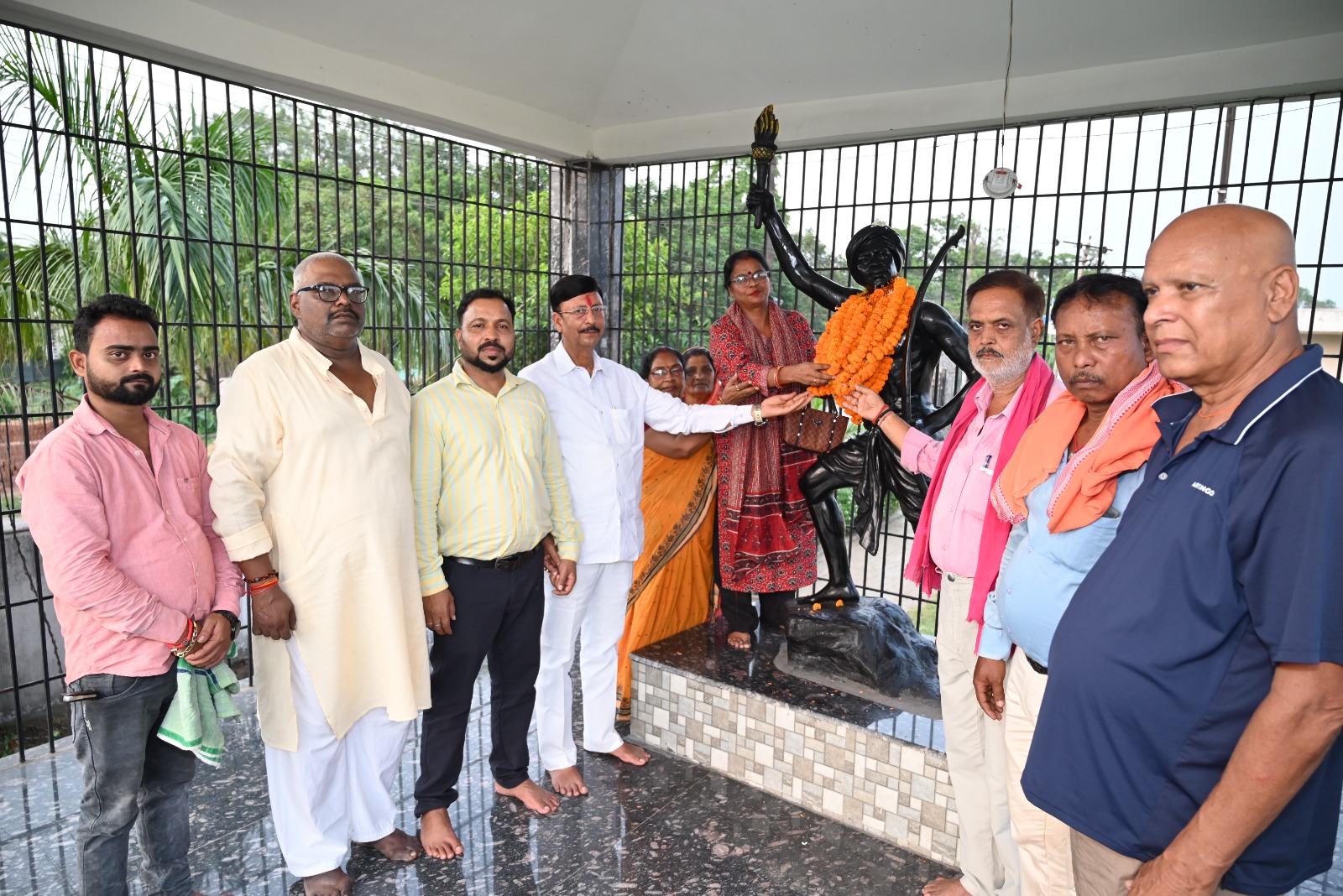 भगवान बिरसा मुंडा की पुण्यतिथि पर भाजपा कार्यकर्ताओं ने दी श्रद्धांजलि