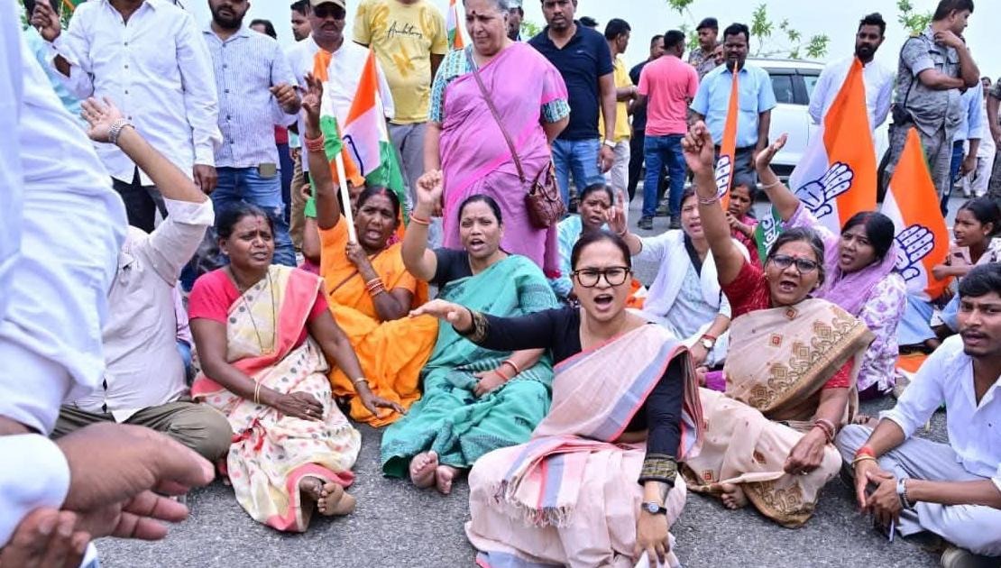 झारखंड विधानसभा में कांग्रेस का हंगामा, परिमल नथवाणी का नामांकन रद्द करने की मांग पर धरना