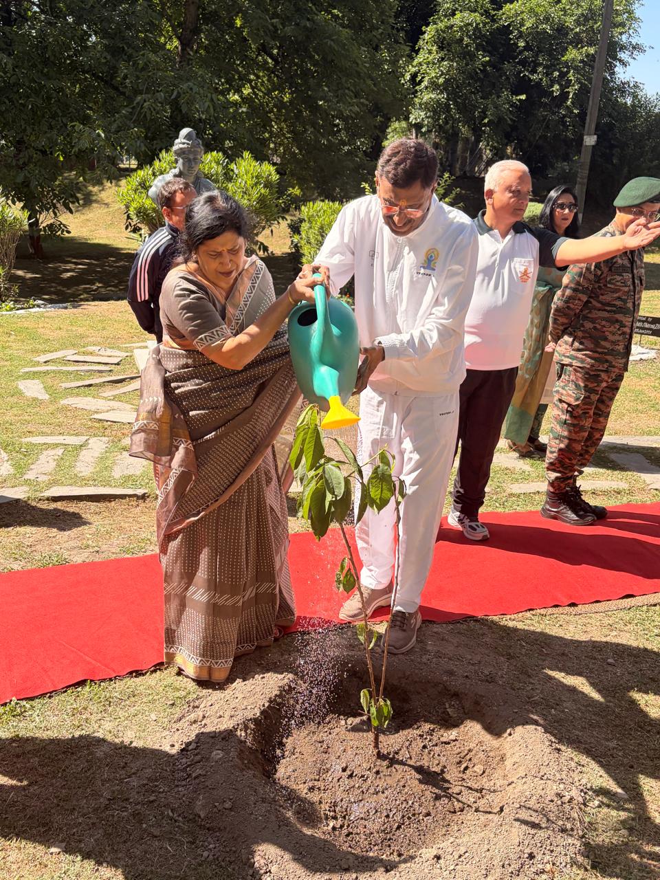 कश्मीर दौरे पर संजय सेठ ने दिया स्वच्छता, पर्यावरण और राष्ट्रीय एकता का संदेश