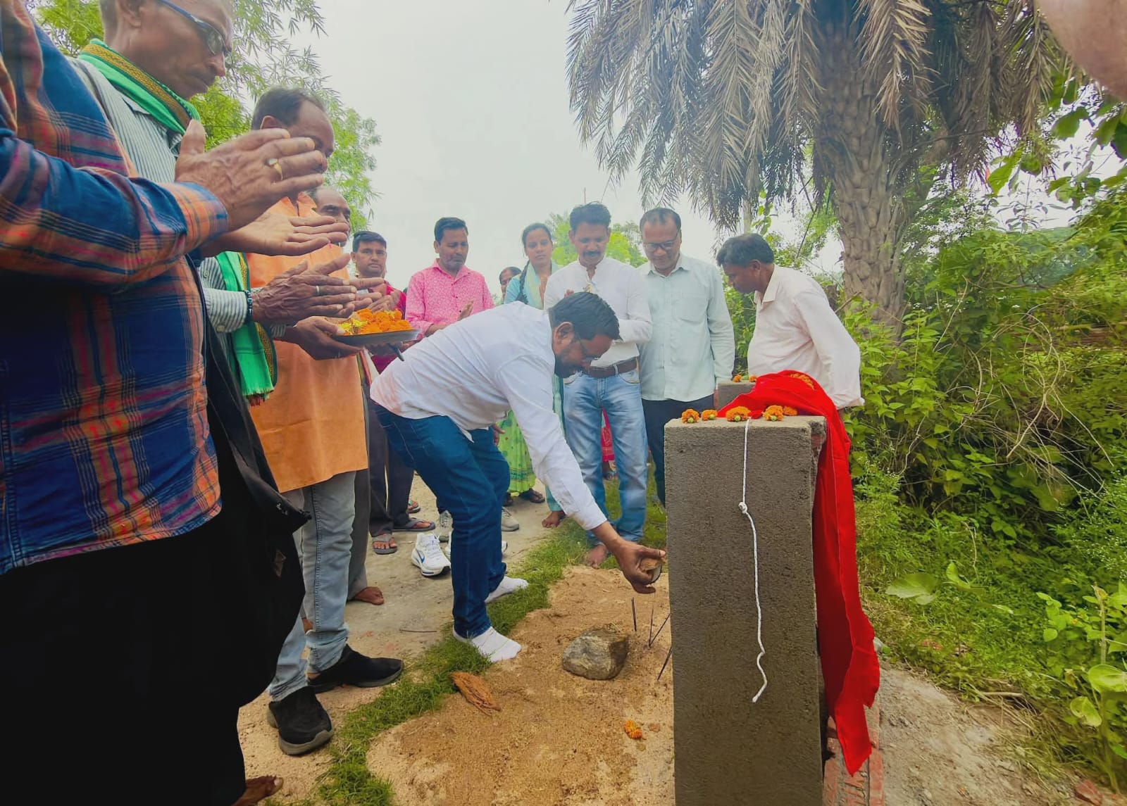 परसबनिया में उप स्वास्थ्य केंद्र भवन निर्माण का किया शिलान्यास