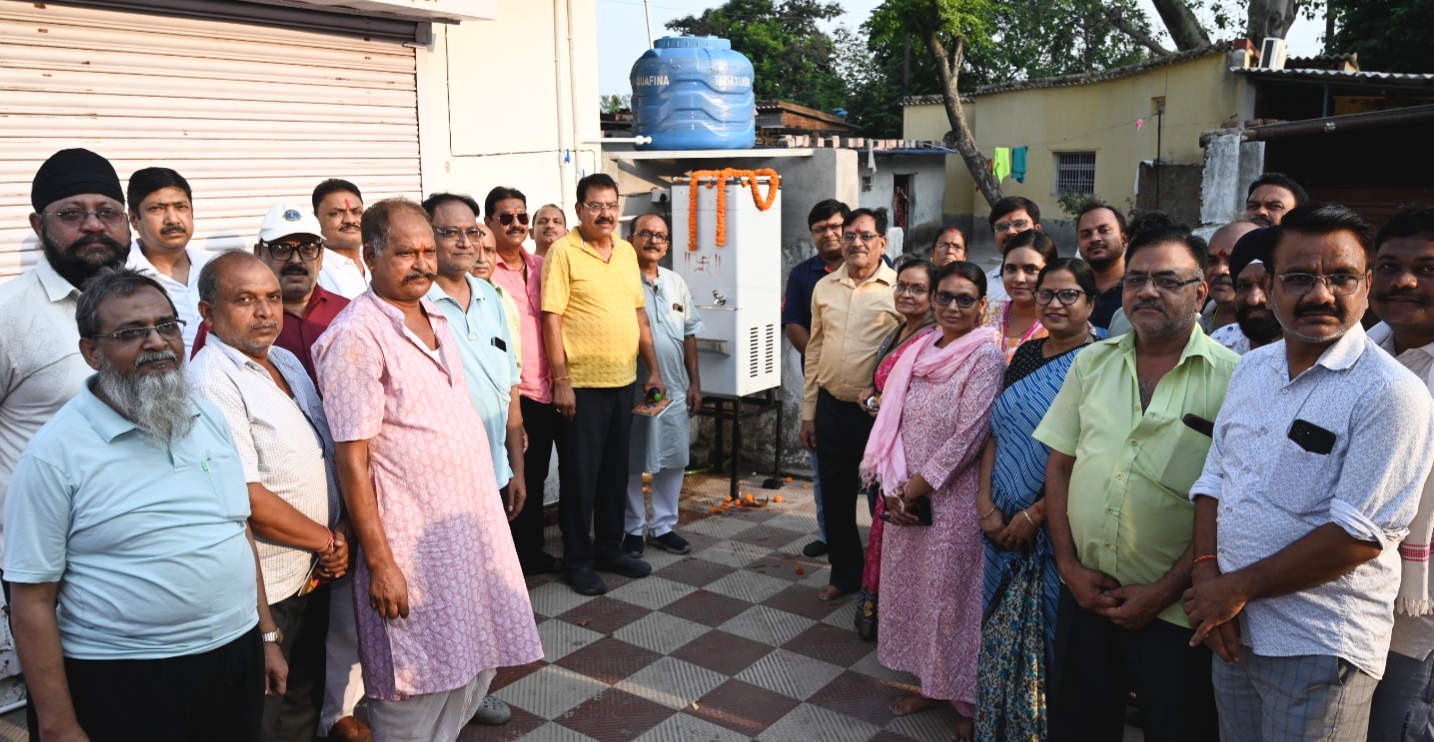 भीषण गर्मी में राहत: बिनोद रिटोलिया ने शिव मंदिर में वाटर कूलर का किया अनुदान