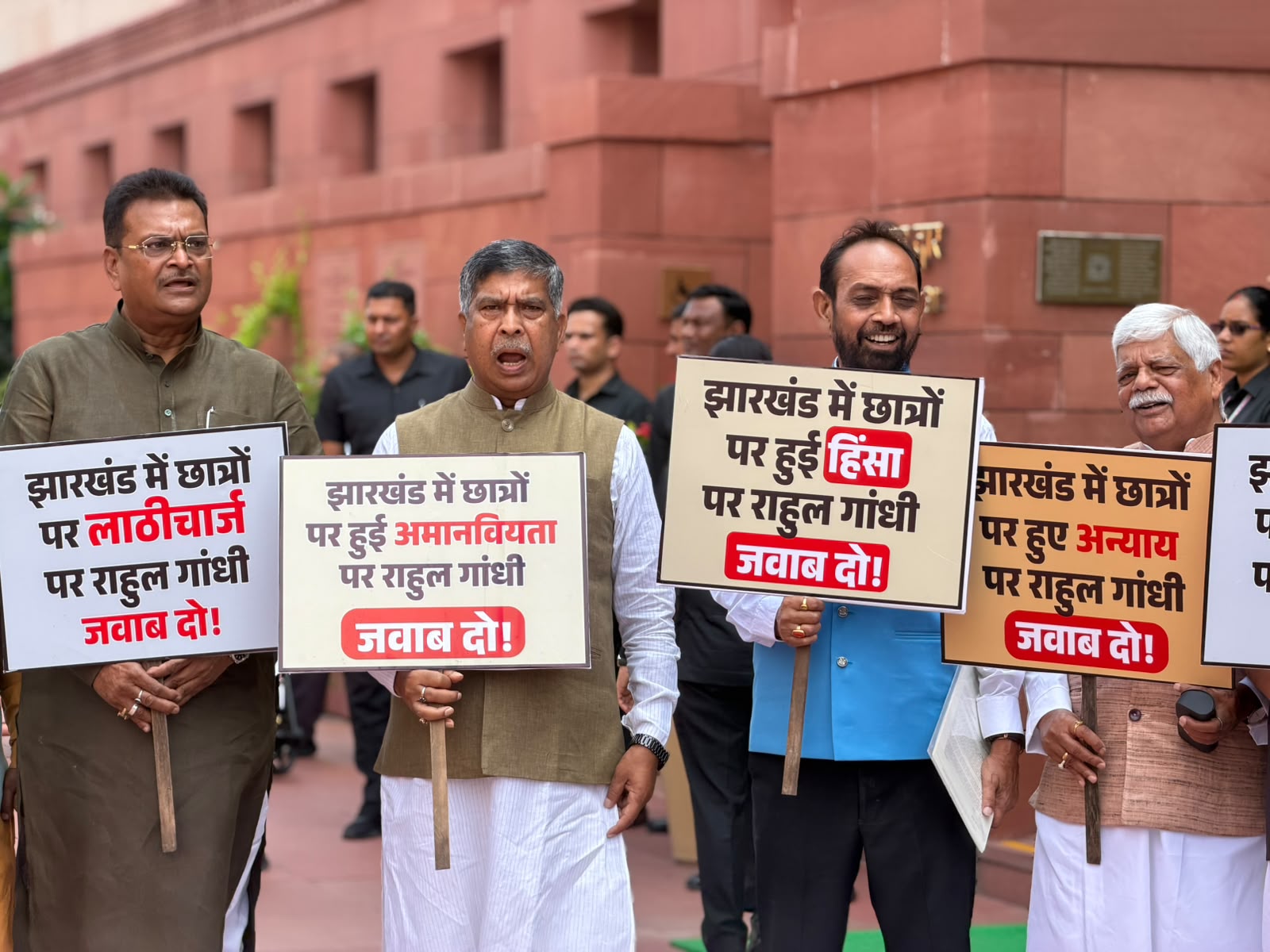 छात्रों की मांग पूरी कराएं राहुल गांधी या हेमन्त सरकार से समर्थन वापस लें : आदित्य साहू