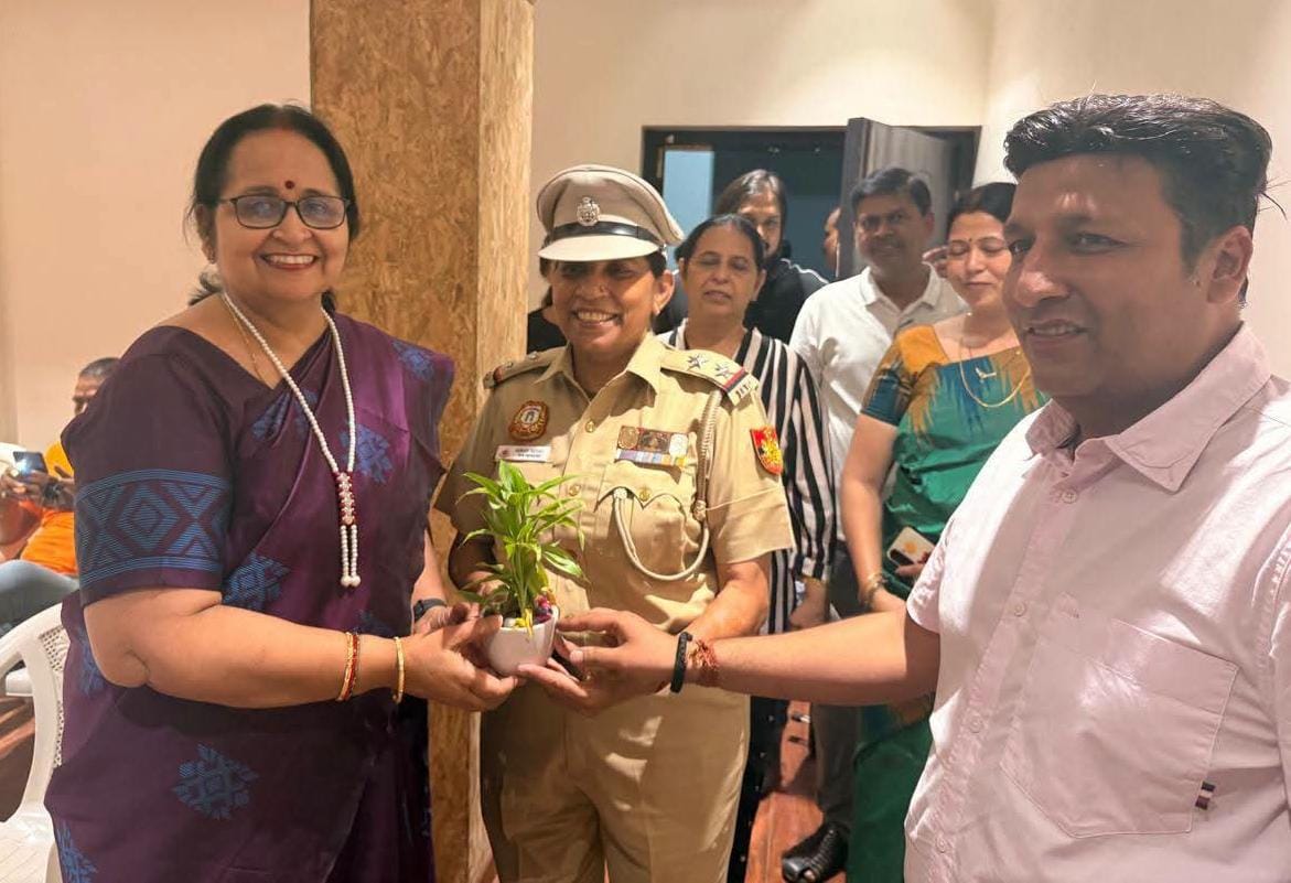 दिल्ली की ‘लेडी सिंघम’ का गिरिडीह में सम्मान, लाखों महिलाओं को सिखा चुकीं आत्मरक्षा