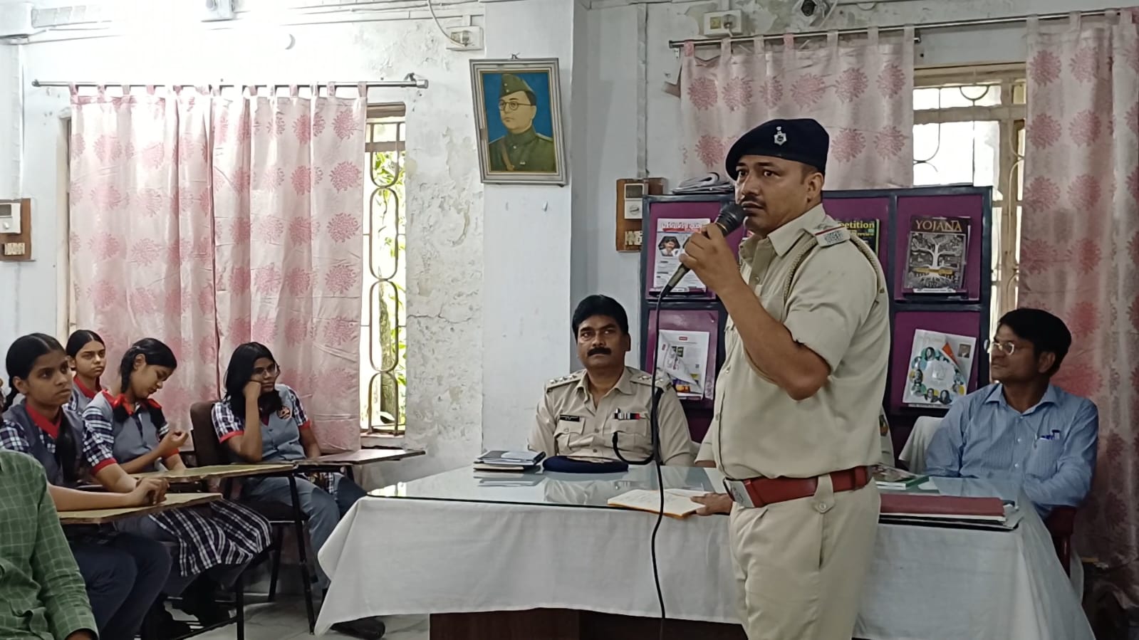 मैथन सेंट्रल स्कूल में साइबर अपराध के प्रति जागरूकता