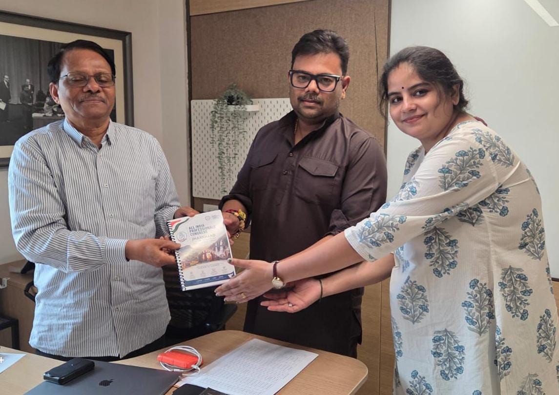 एआईपीसी झारखंड ने के. राजू को सौंपा विजन डॉक्यूमेंट