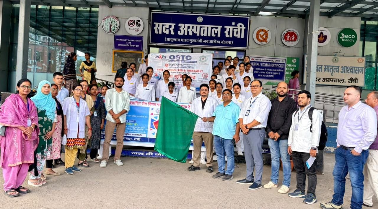 एचआईवी जागरूकता के लिए सदर अस्पताल से निकली रैली