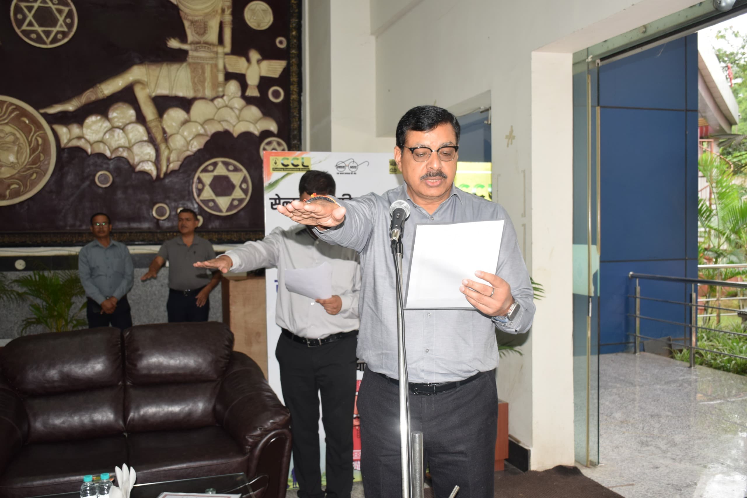 सीसीएल मुख्यालय में स्वच्छता की शपथ, जागरूकता रथ को मिली हरी झंडी