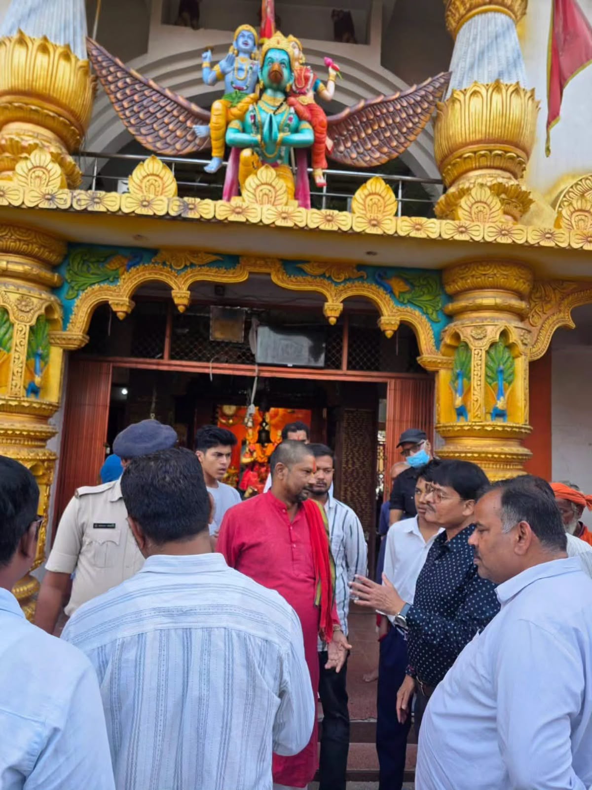 मेन रोड हनुमान मंदिर के बाहर नो-पार्किंग, श्रद्धालुओं के लिए मुफ्त पार्किंग