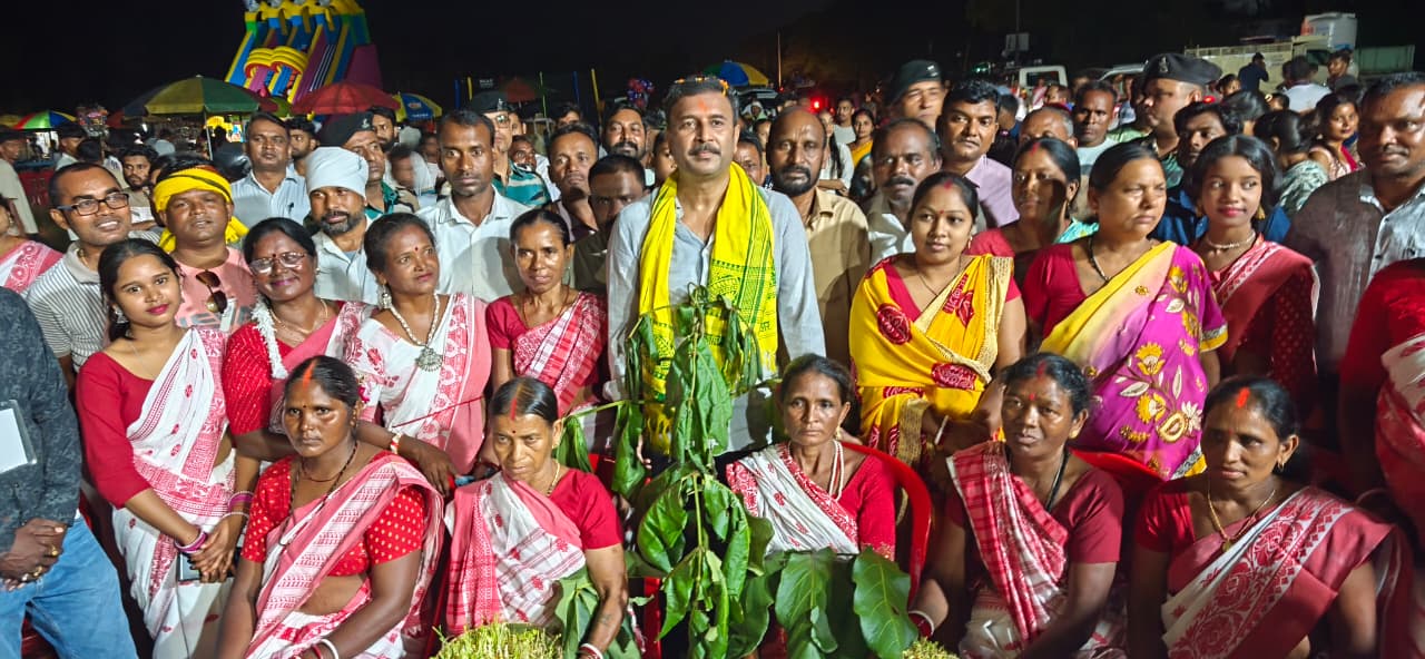 करम आखड़ा में गूंजा मांदर, झारखंडी संस्कृति के संरक्षण का संदेश