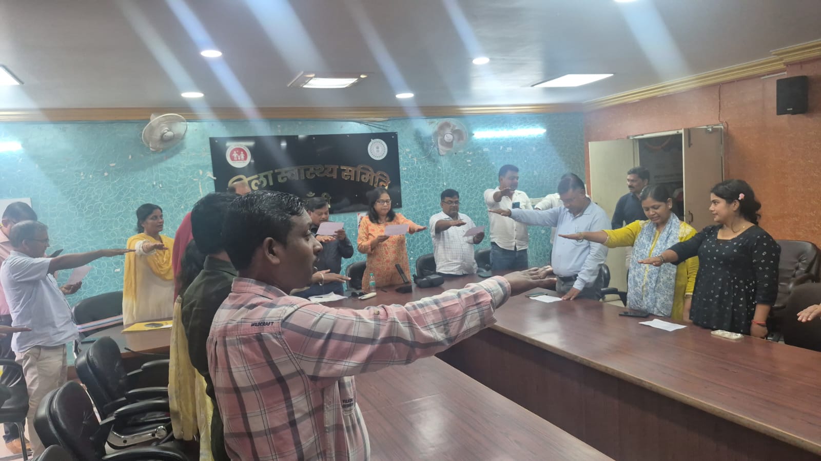 तंबाकू के खिलाफ स्वास्थ्य विभाग की पहल, कर्मियों ने ली शपथ