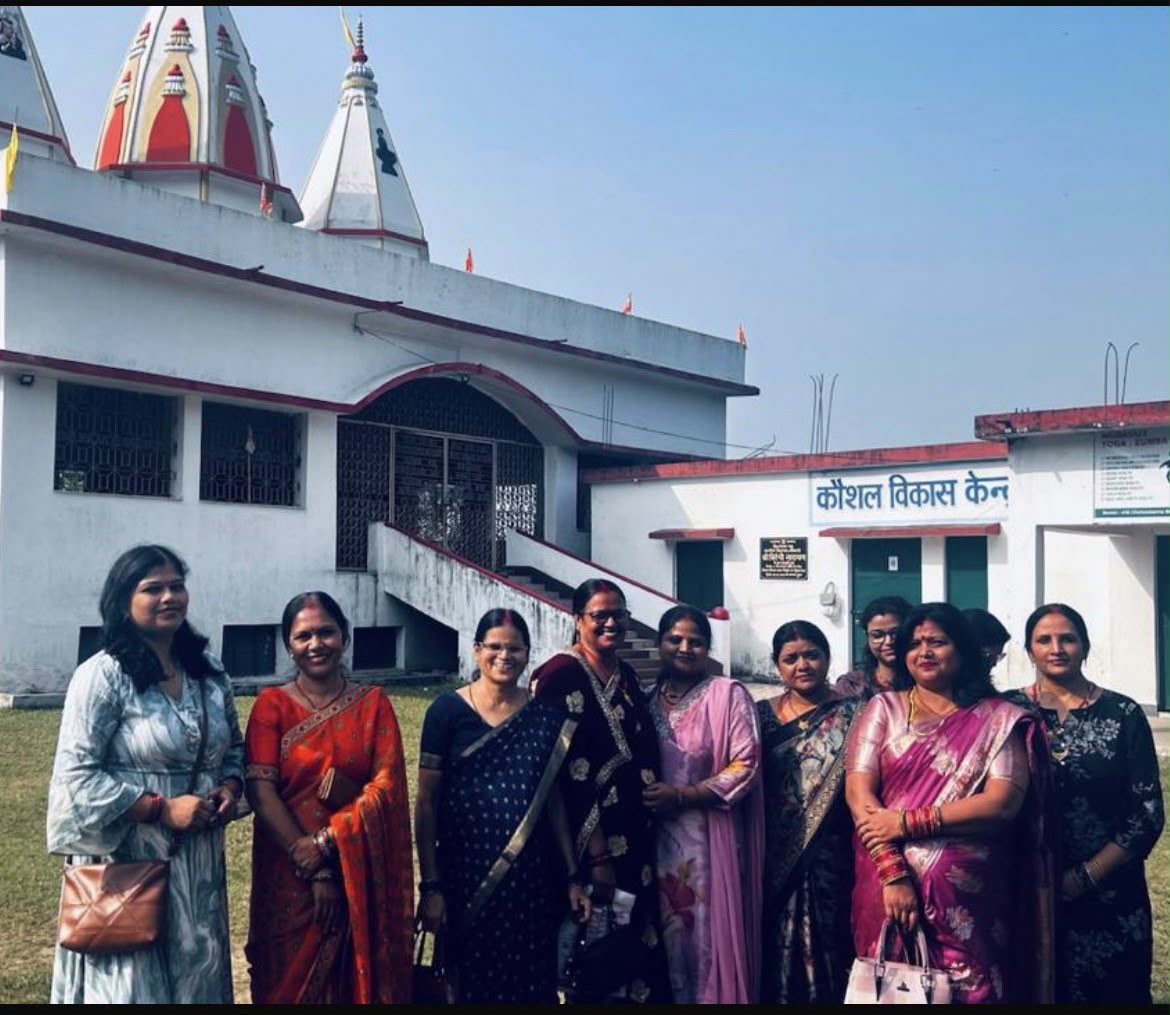 डाँडिया के आयोजन को लेकरबोकारो विश्वकर्मा महिला समिति की बैठक