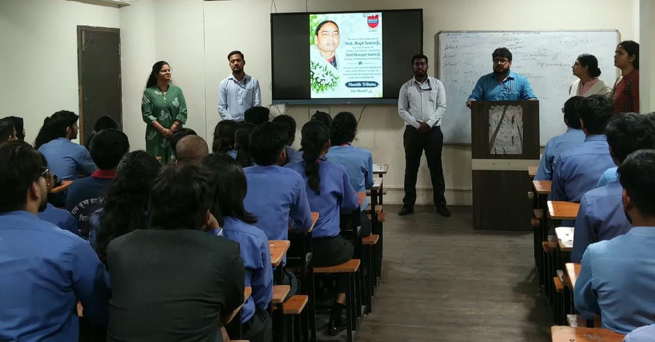 रूपी सोरेन के निधन पर आरकेडीएफ यूनिवर्सिटी में श्रद्धांजलि सभा